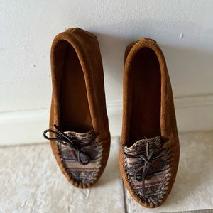 Minnetonka Moccasin size 8.5 brown color suede